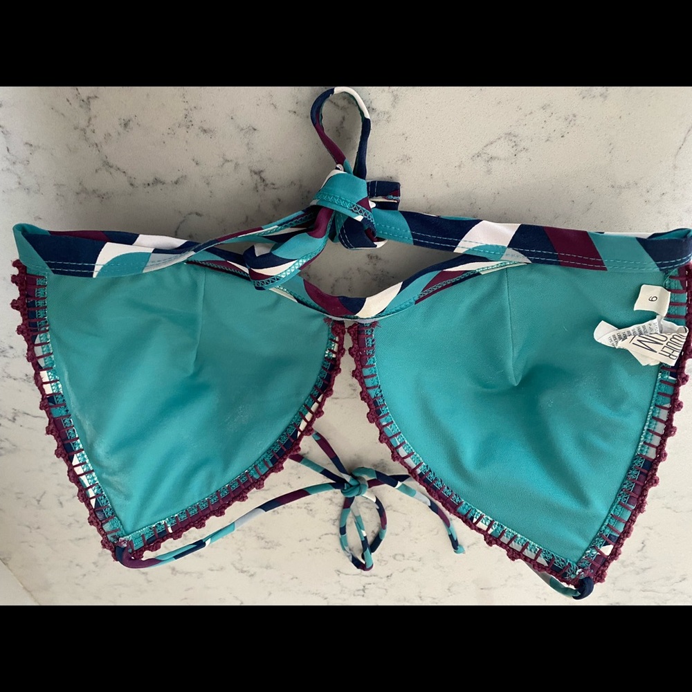 Beautiful bikini. - Picture 4 of 5